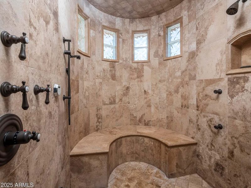 c945fe89ed8c78fea74e8b92cf99f793-uncropped_scaled_within_1536_1152